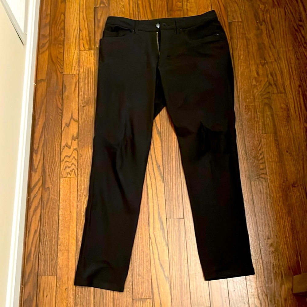 LuluLemon ABC Performance Pant (Black)

31W x 30L (Black)